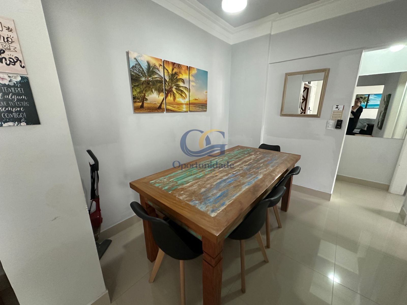 Apartamento na Praia das Pitangueiras, Guarujá - SP