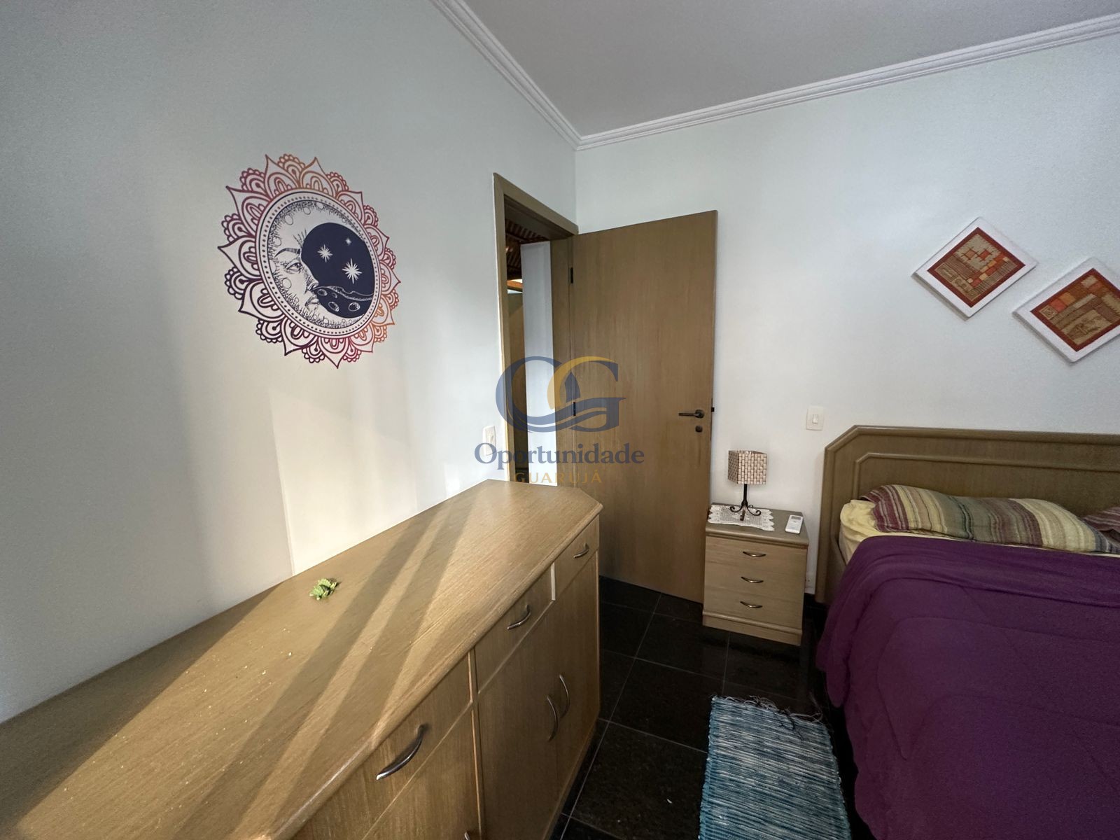 Apartamento na Praia das Pitangueiras, Guarujá - SP