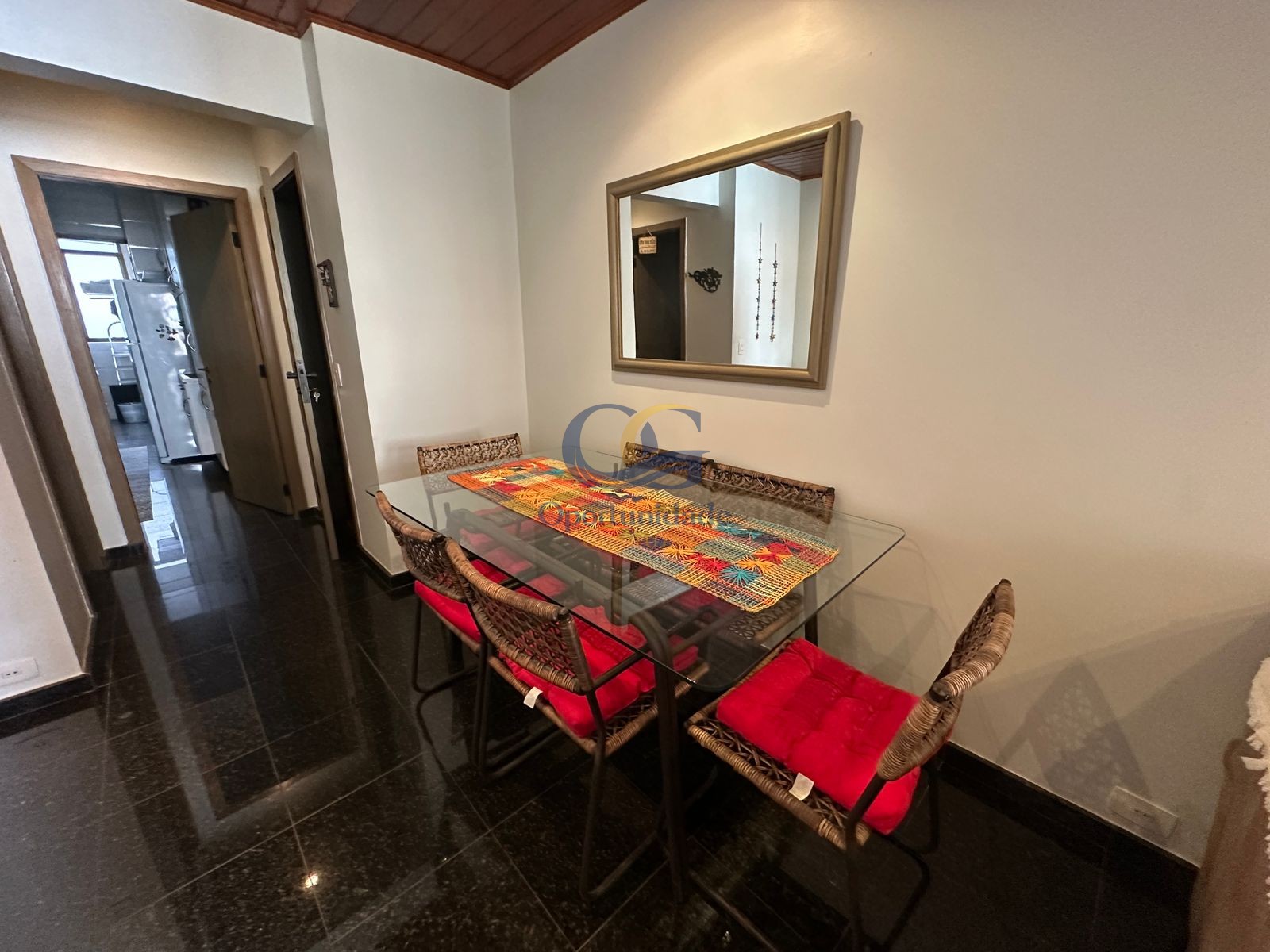 Apartamento na Praia das Pitangueiras, Guarujá - SP