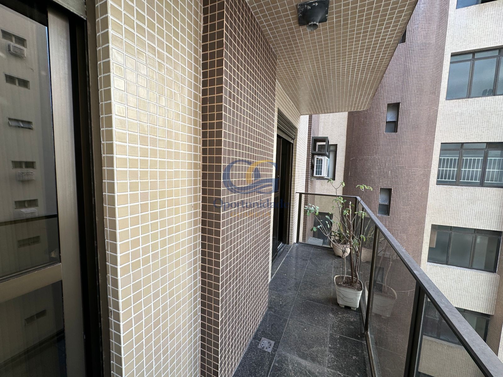 Apartamento na Praia das Pitangueiras, Guarujá - SP