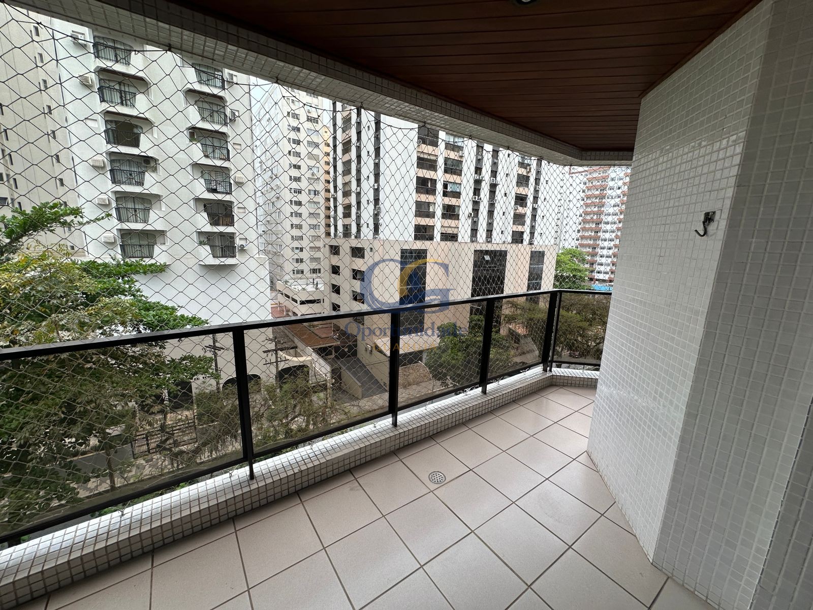 Apartamento na Praia das Pitangueiras, Guarujá - SP