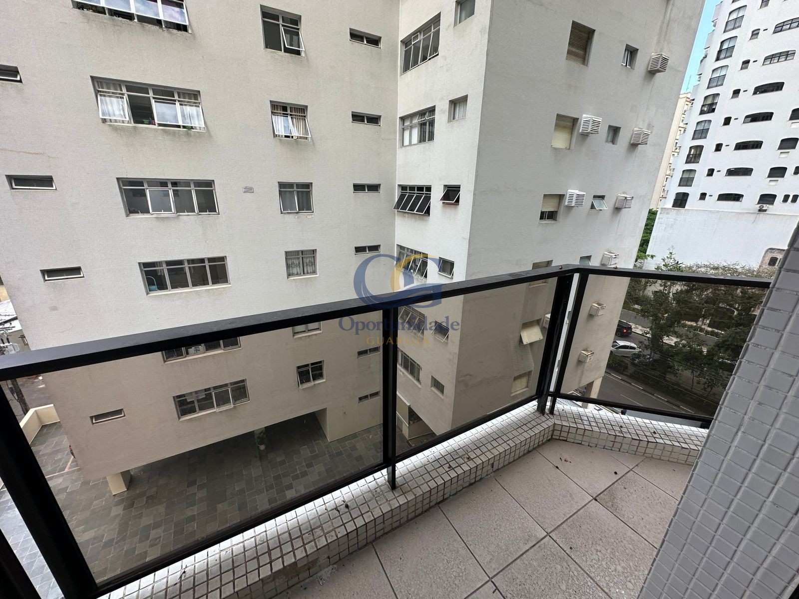 Apartamento na Praia das Pitangueiras, Guarujá - SP