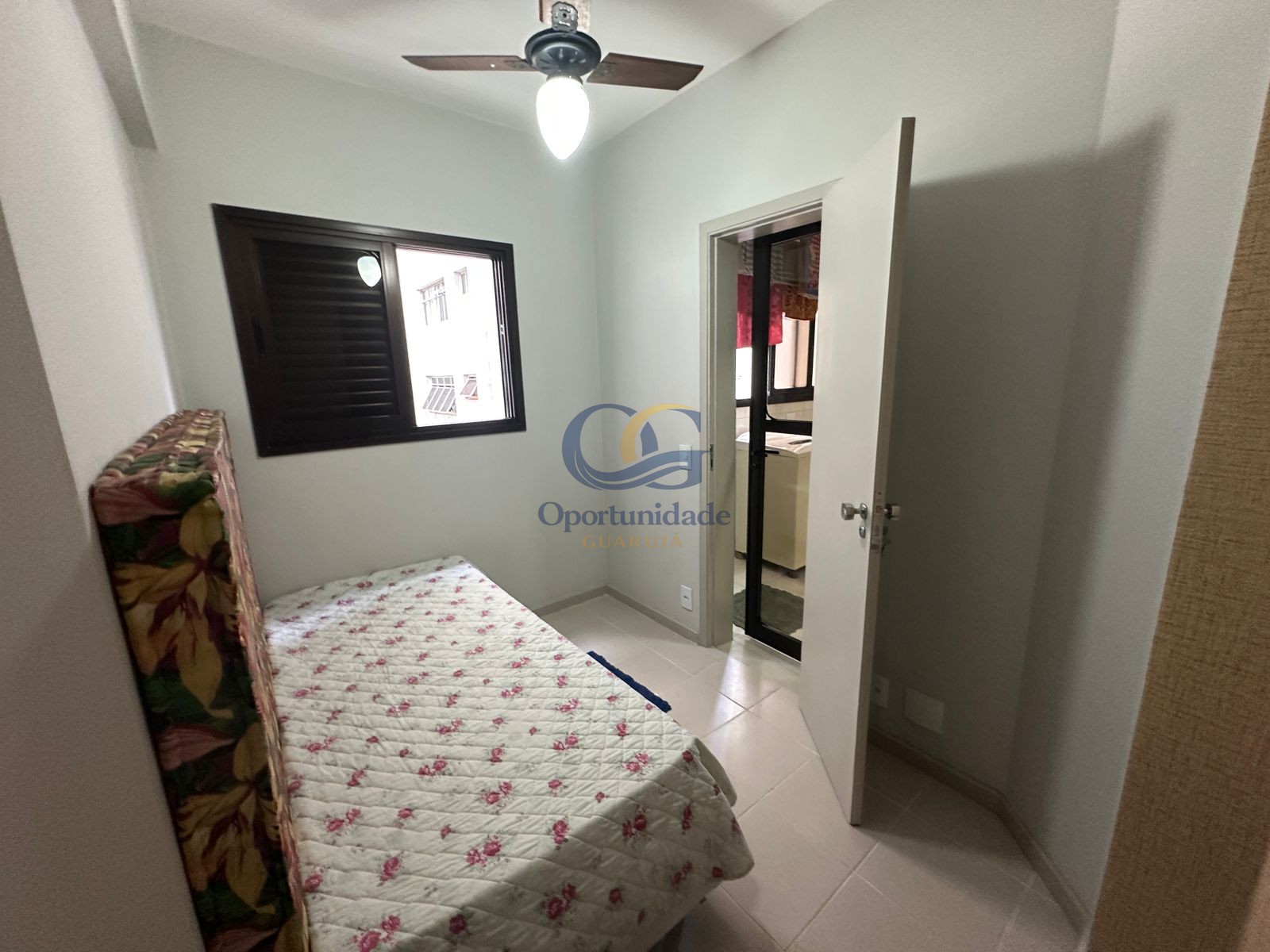 Apartamento na Praia das Pitangueiras, Guarujá - SP