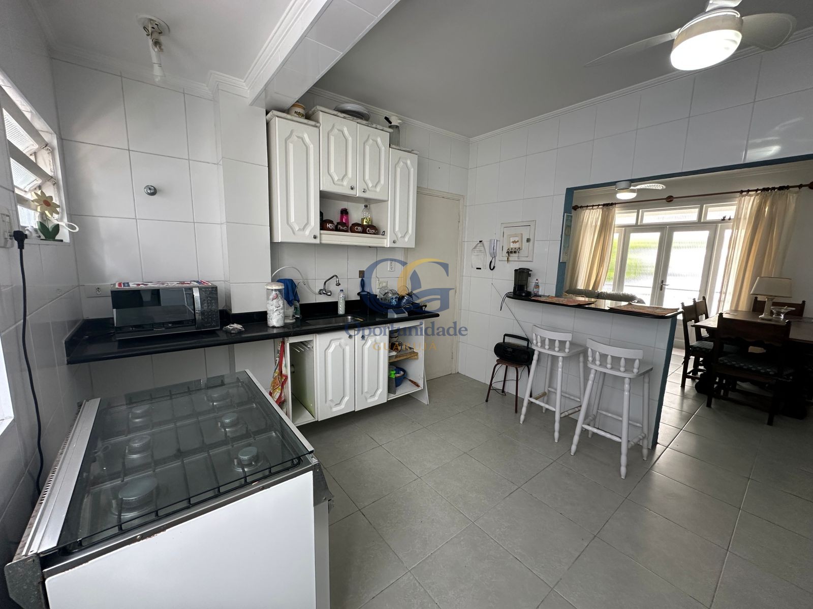 Apartamento na Praia das Pitangueiras, Guarujá - SP