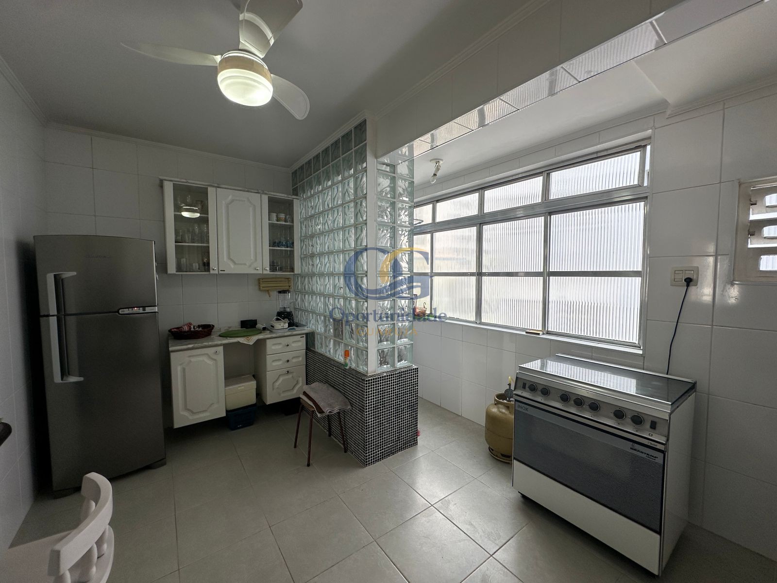 Apartamento na Praia das Pitangueiras, Guarujá - SP