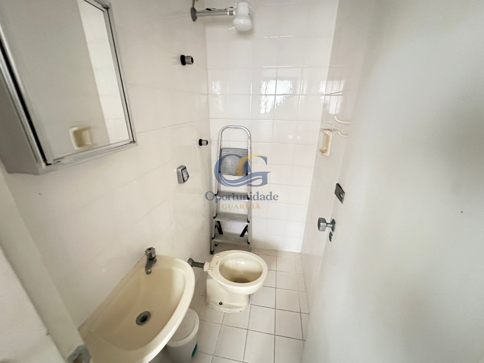 Apartamento na Praia das Pitangueiras, Guarujá - SP