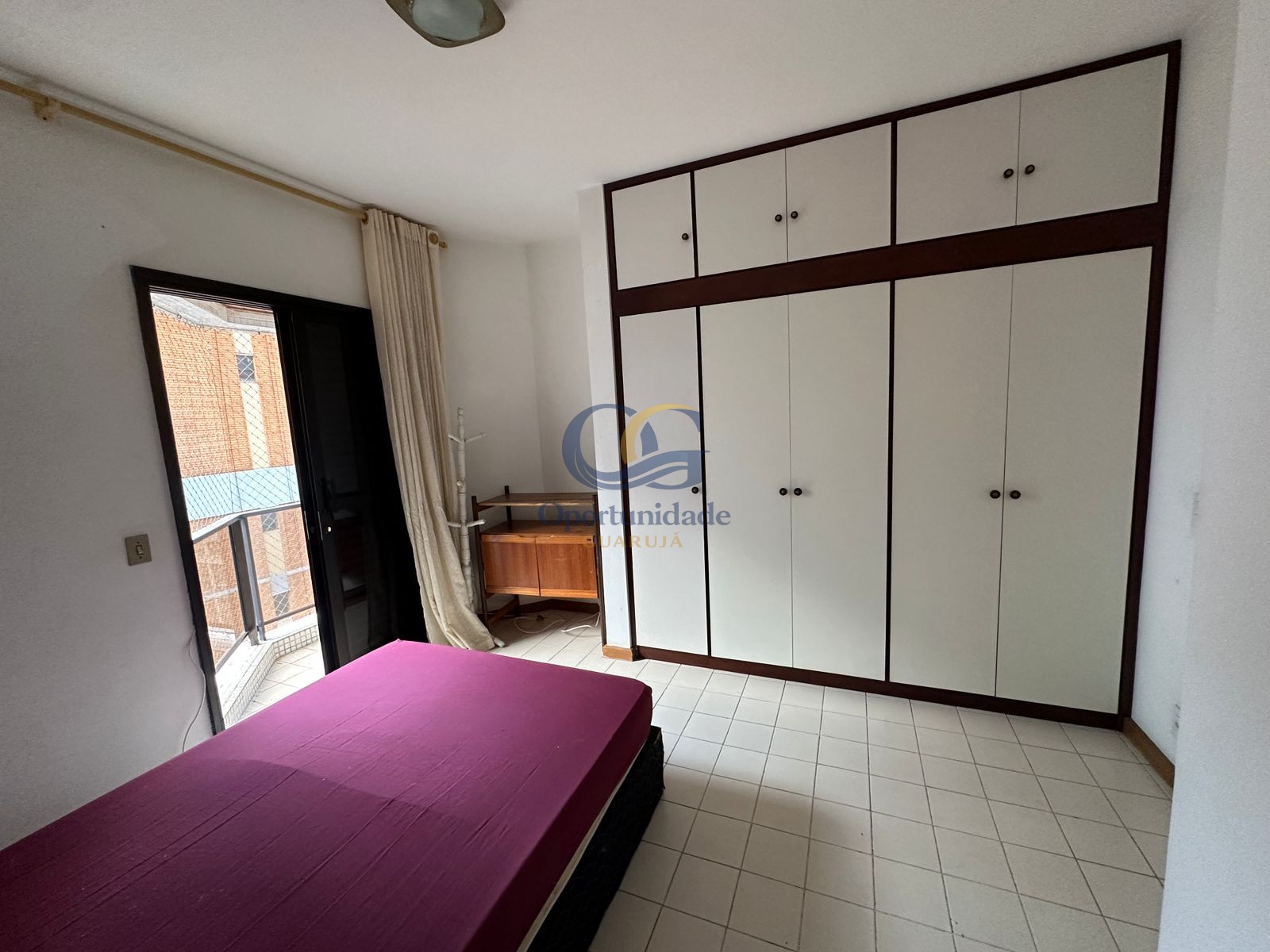 Apartamento na Praia das Pitangueiras, Guarujá - SP