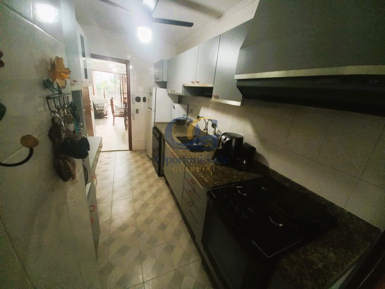 Apartamento na Praia das Pitangueiras, Guarujá - SP