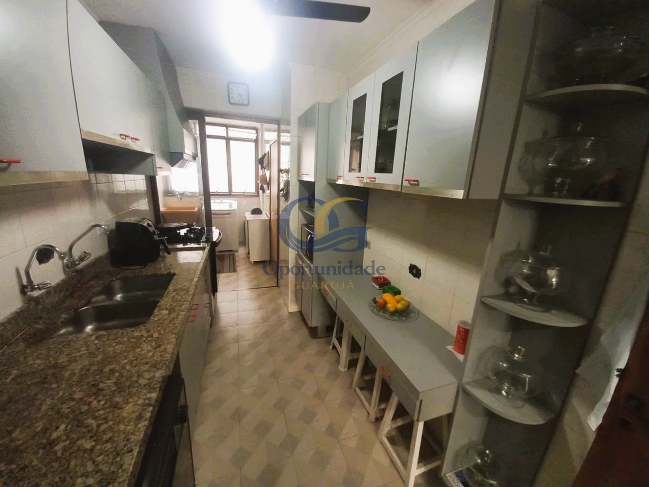 Apartamento na Praia das Pitangueiras, Guarujá - SP