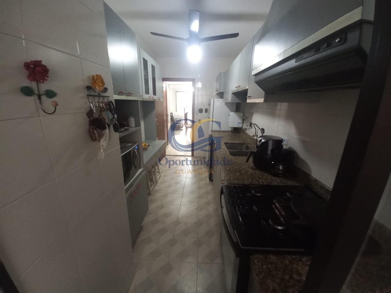 Apartamento na Praia das Pitangueiras, Guarujá - SP