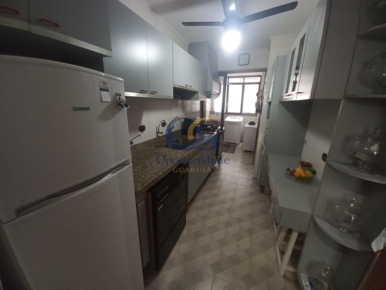 Apartamento na Praia das Pitangueiras, Guarujá - SP