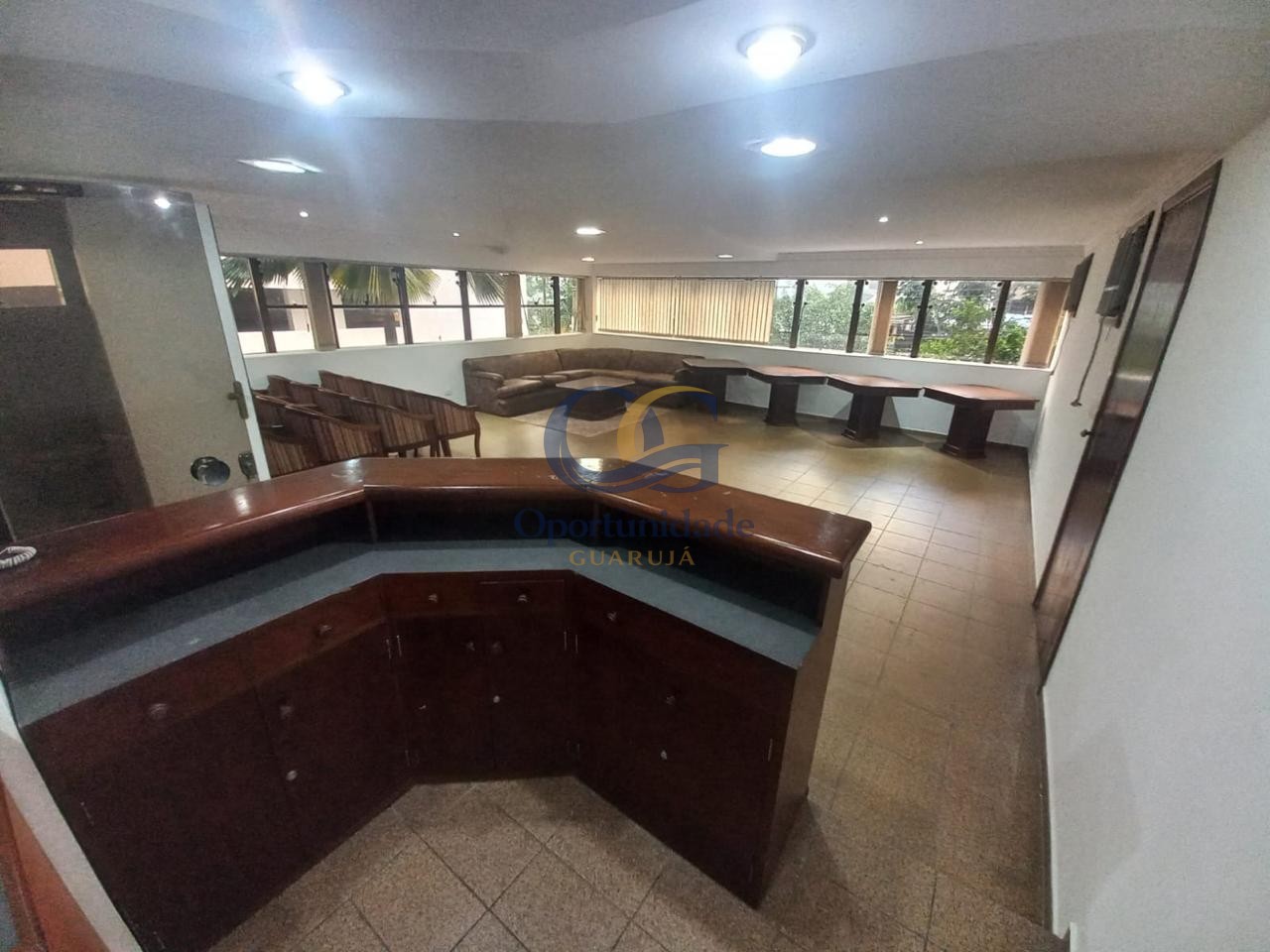 Apartamento na Praia das Pitangueiras, Guarujá - SP