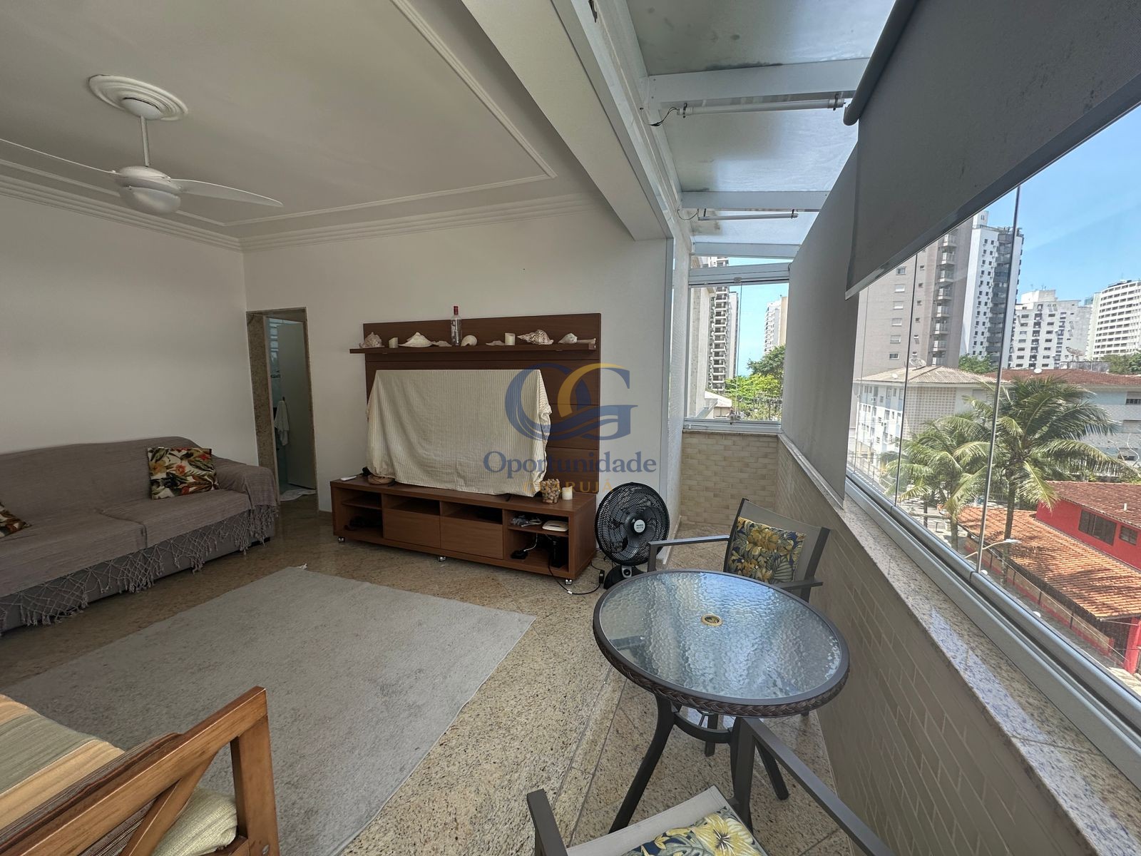 Apartamento na Praia das Pitangueiras, Guarujá - SP