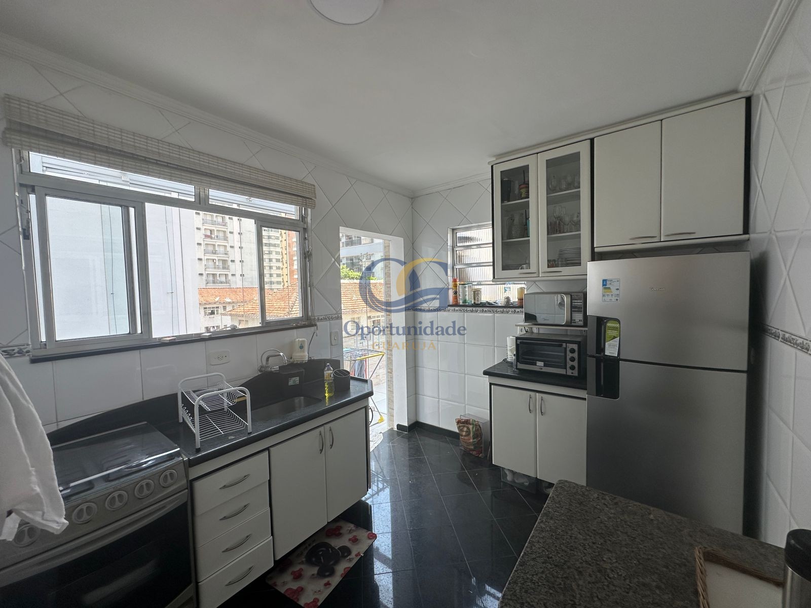 Apartamento na Praia das Pitangueiras, Guarujá - SP