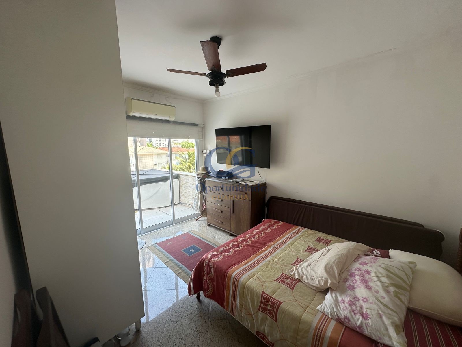 Apartamento na Praia das Pitangueiras, Guarujá - SP