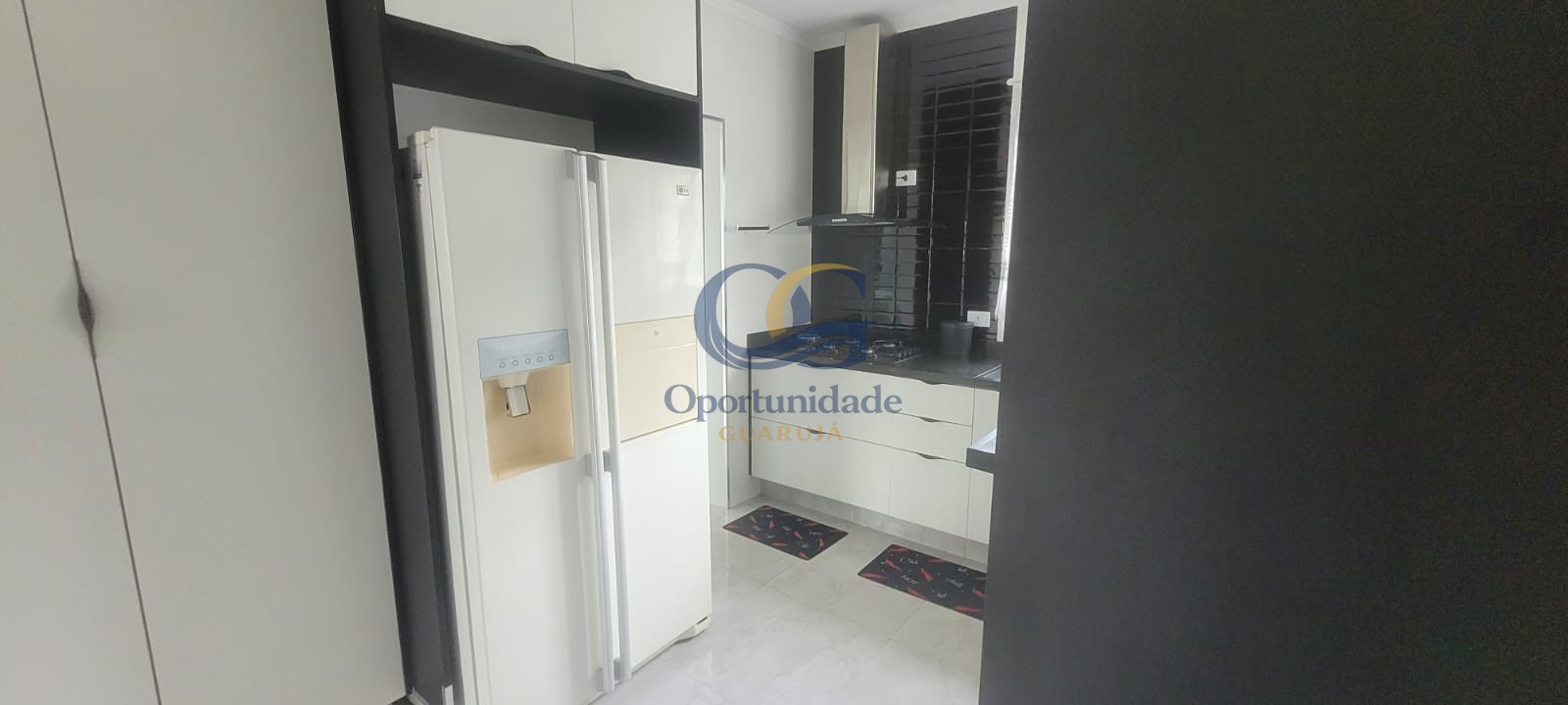 Apartamento na Praia das Pitangueiras, Guarujá - SP