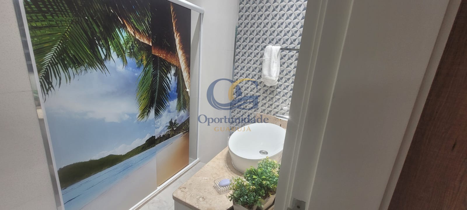Apartamento na Praia das Pitangueiras, Guarujá - SP