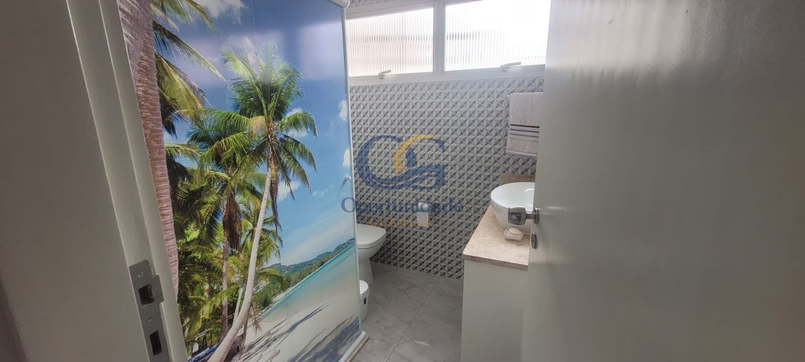 Apartamento na Praia das Pitangueiras, Guarujá - SP