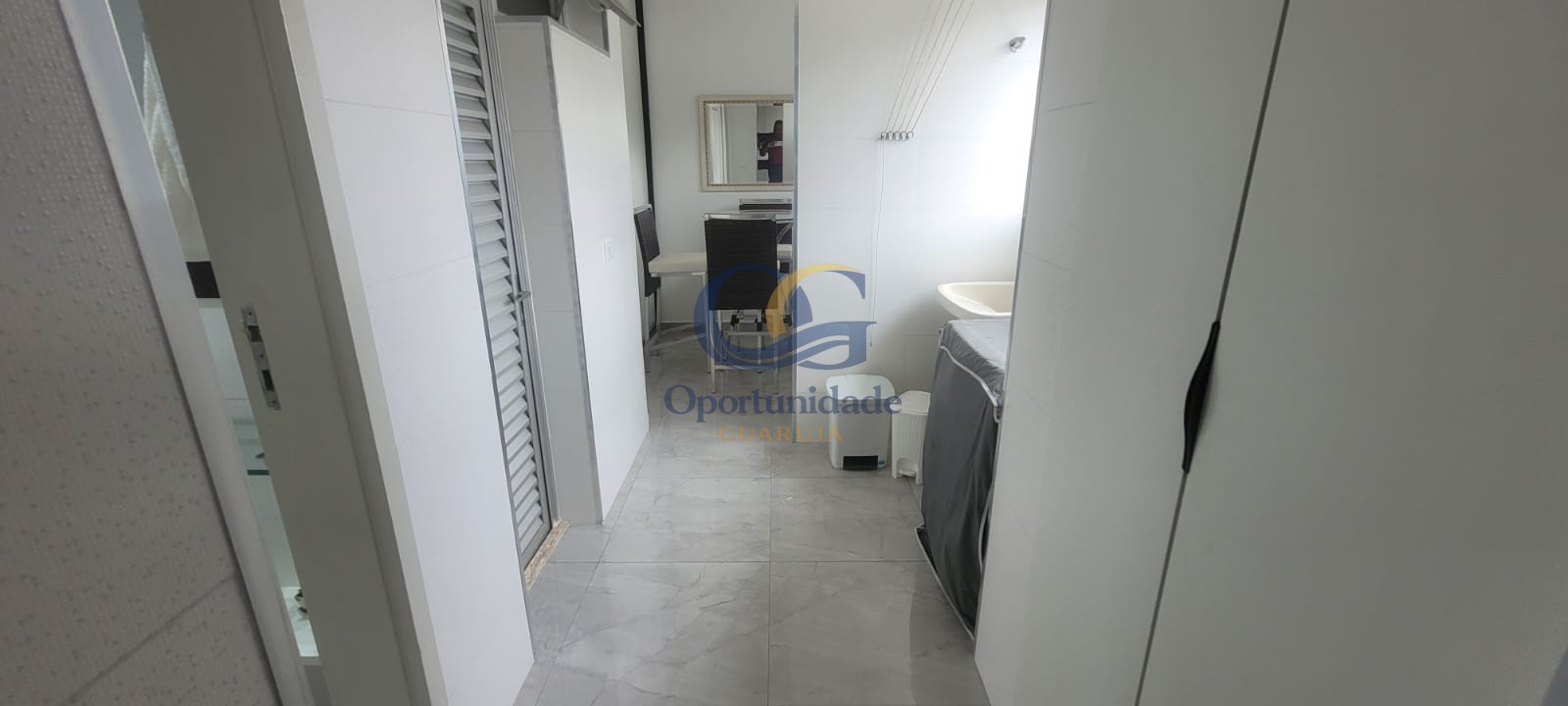 Apartamento na Praia das Pitangueiras, Guarujá - SP
