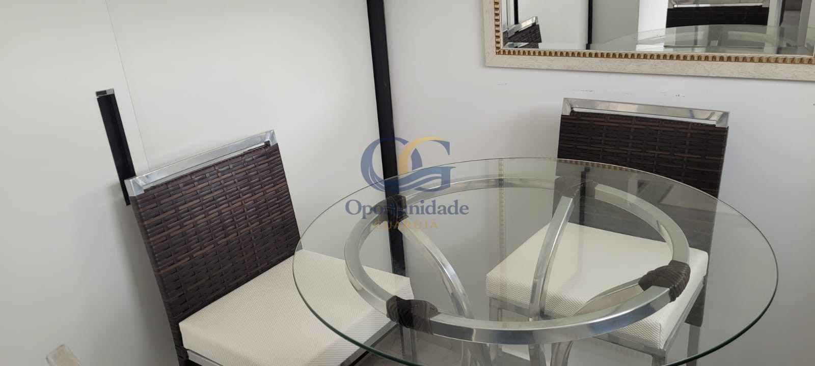 Apartamento na Praia das Pitangueiras, Guarujá - SP