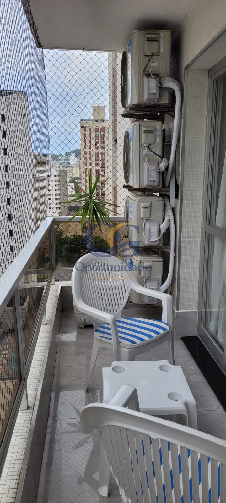 Apartamento na Praia das Pitangueiras, Guarujá - SP