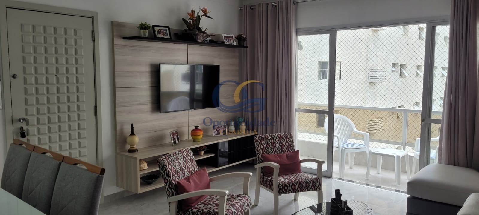 Apartamento na Praia das Pitangueiras, Guarujá - SP