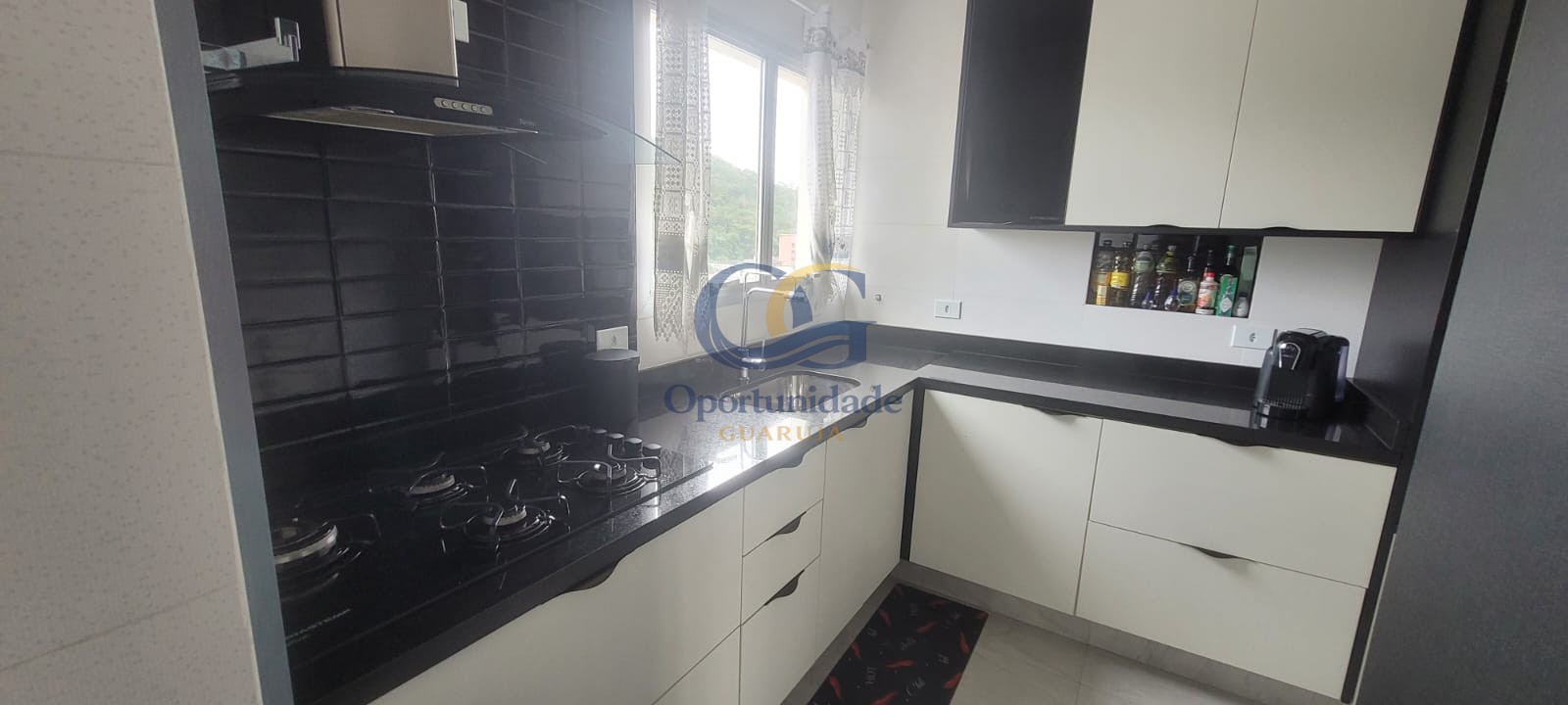 Apartamento na Praia das Pitangueiras, Guarujá - SP