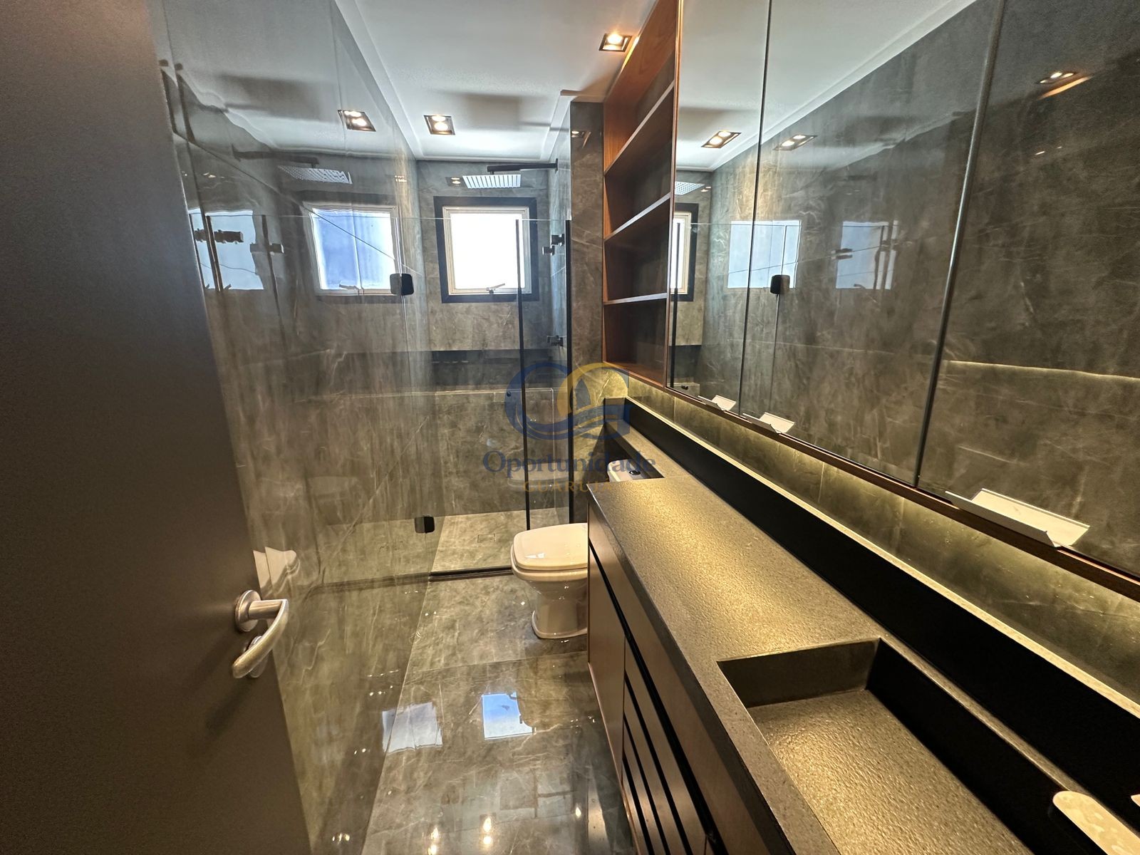 Apartamento na Praia das Astúrias, Guarujá - SP