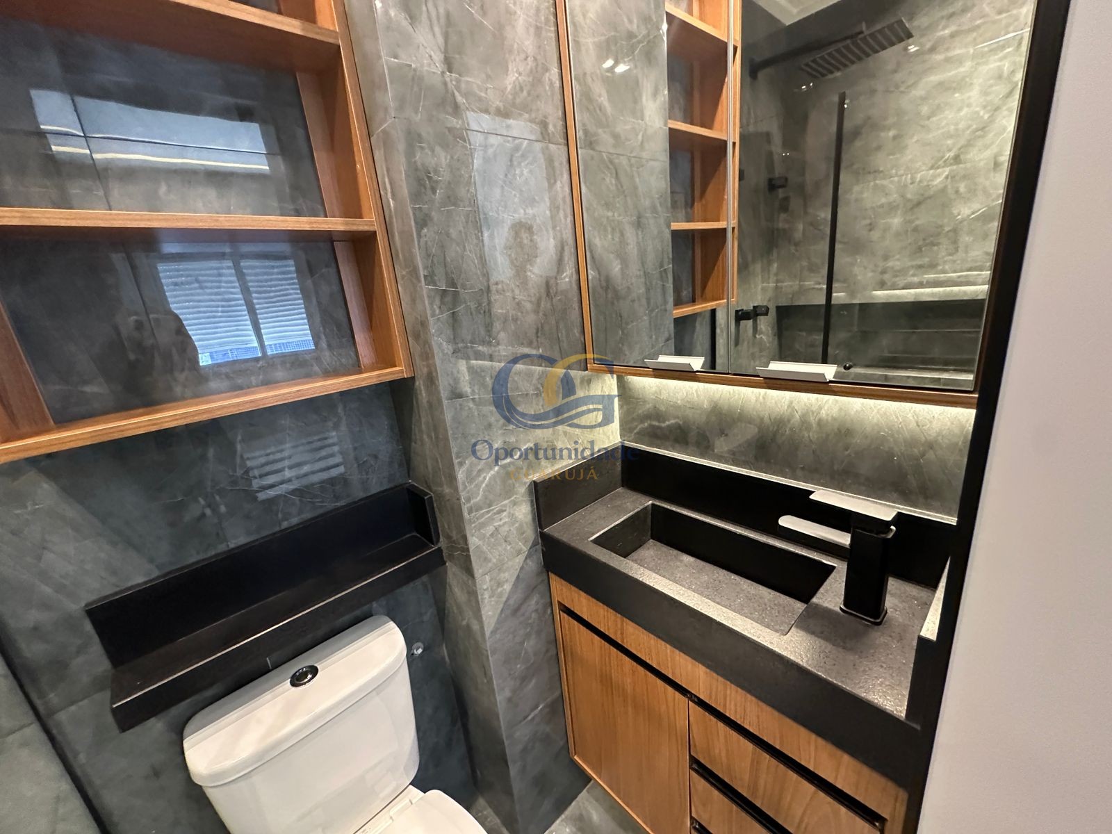 Apartamento na Praia das Astúrias, Guarujá - SP