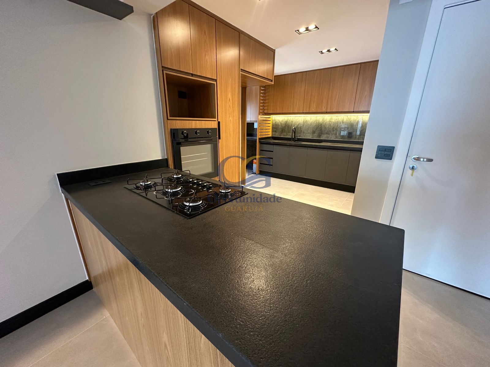Apartamento na Praia das Astúrias, Guarujá - SP