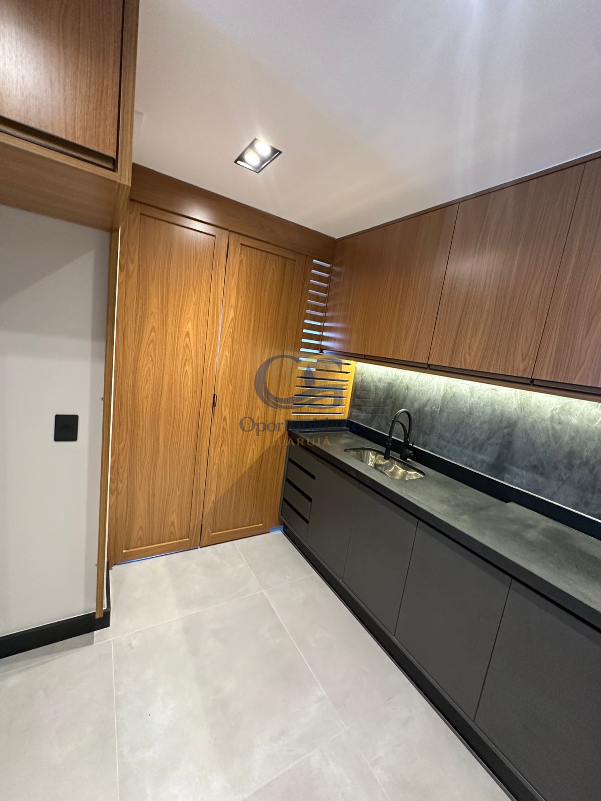 Apartamento na Praia das Astúrias, Guarujá - SP