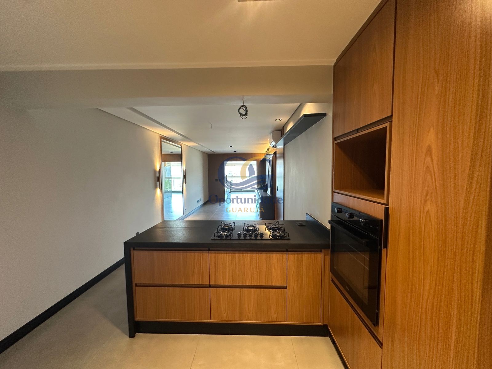 Apartamento na Praia das Astúrias, Guarujá - SP