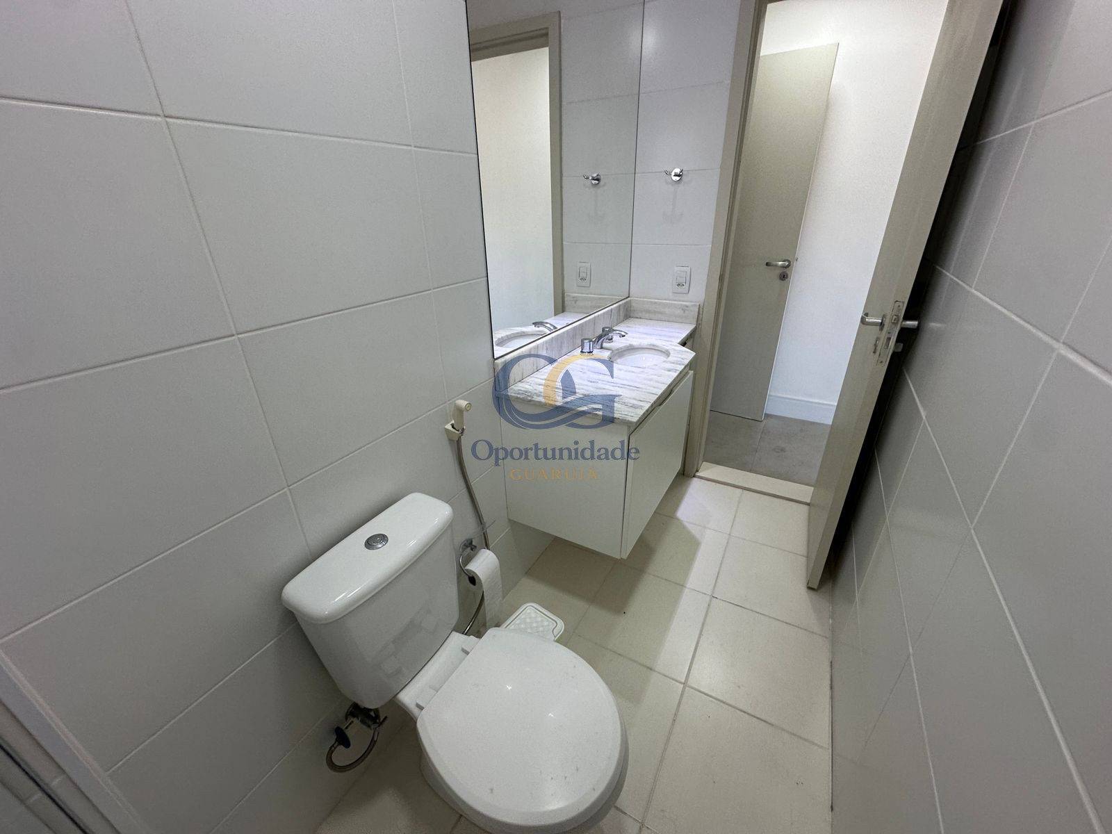 Apartamento na Praia das Astúrias, Guarujá - SP
