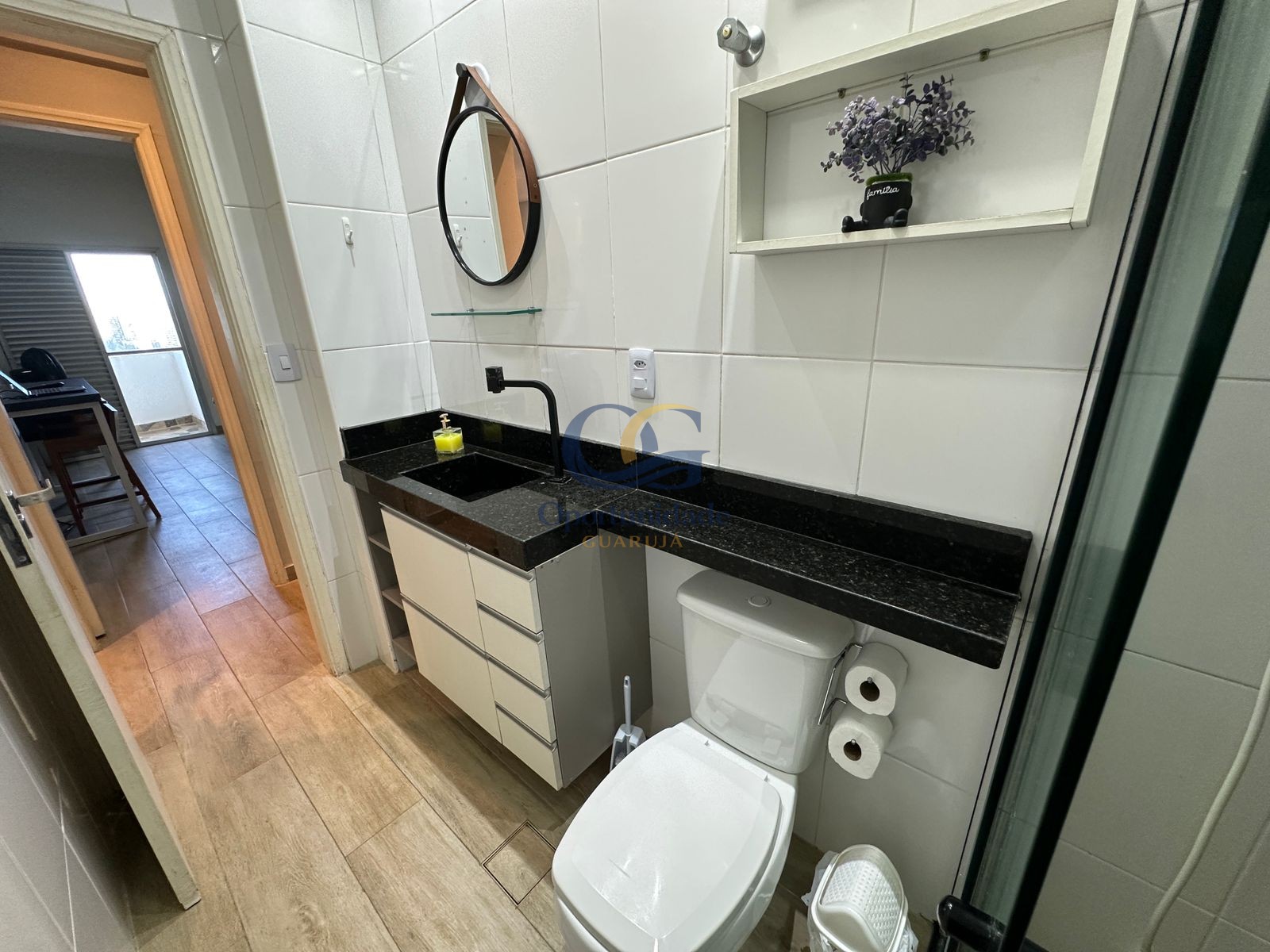 Apartamento na Praia das Pitangueiras, Guarujá - SP
