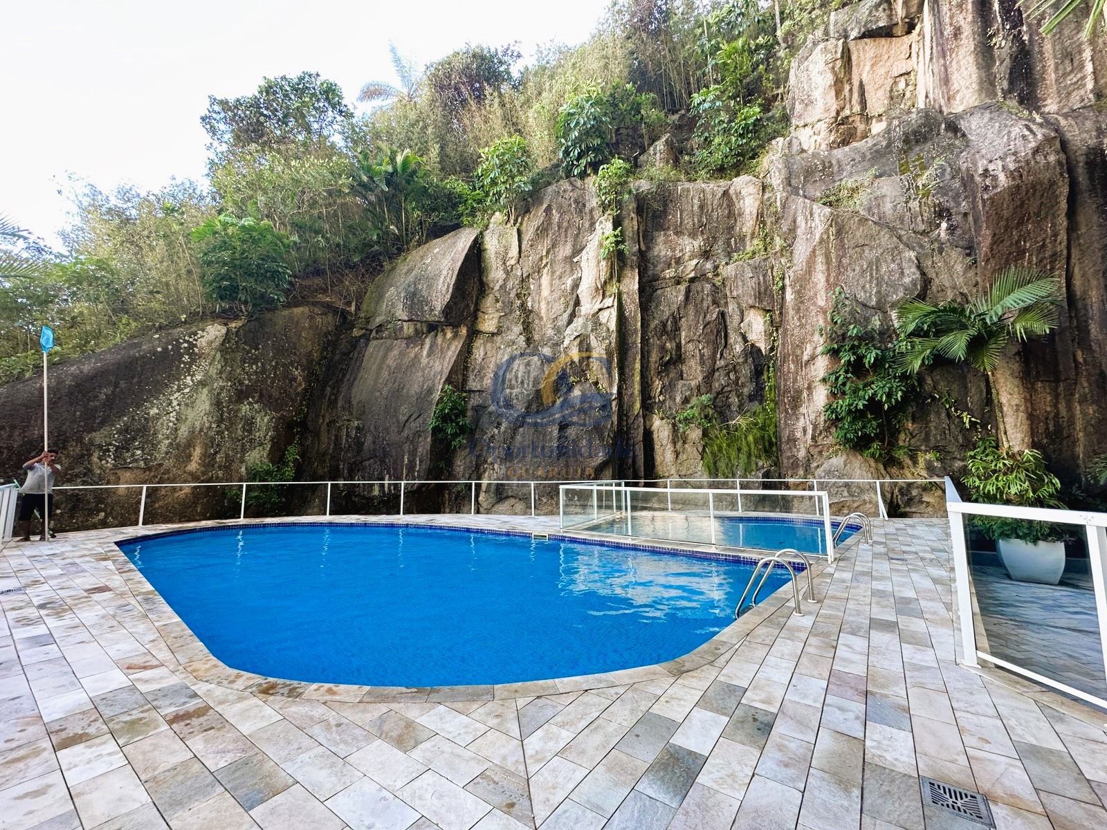 Apartamento na Praia das Pitangueiras, Guarujá - SP