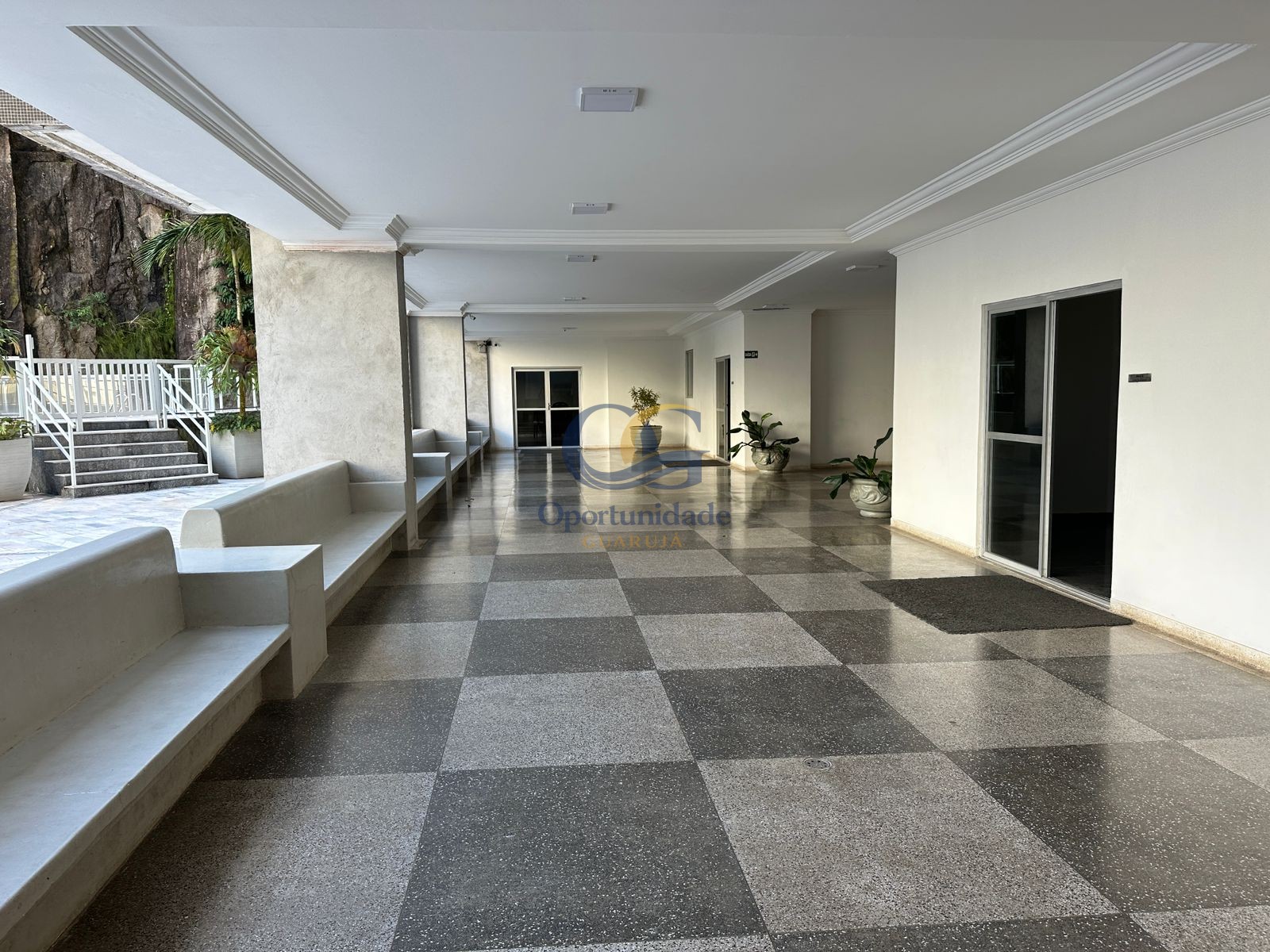Apartamento na Praia das Pitangueiras, Guarujá - SP