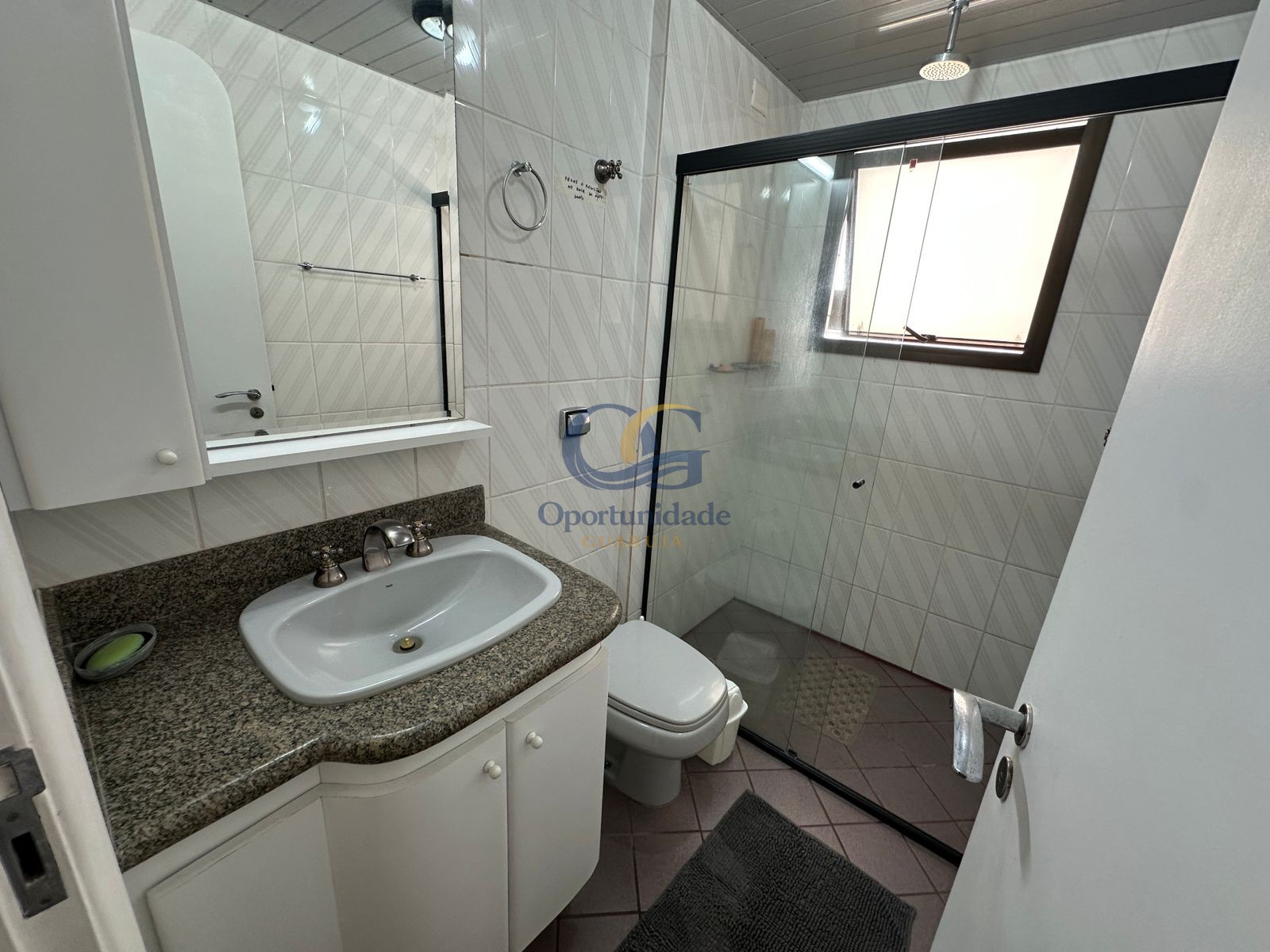 Apartamento na Praia das Pitangueiras, Guarujá - SP