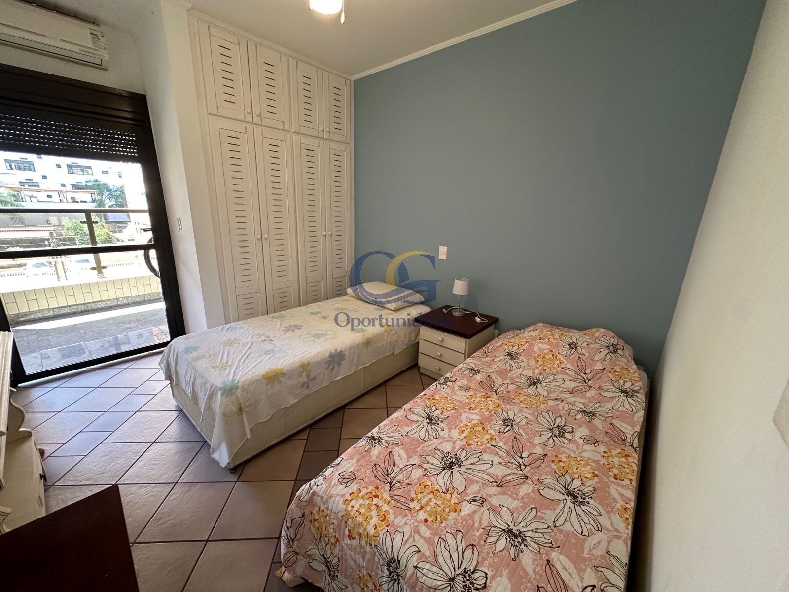 Apartamento na Praia das Pitangueiras, Guarujá - SP
