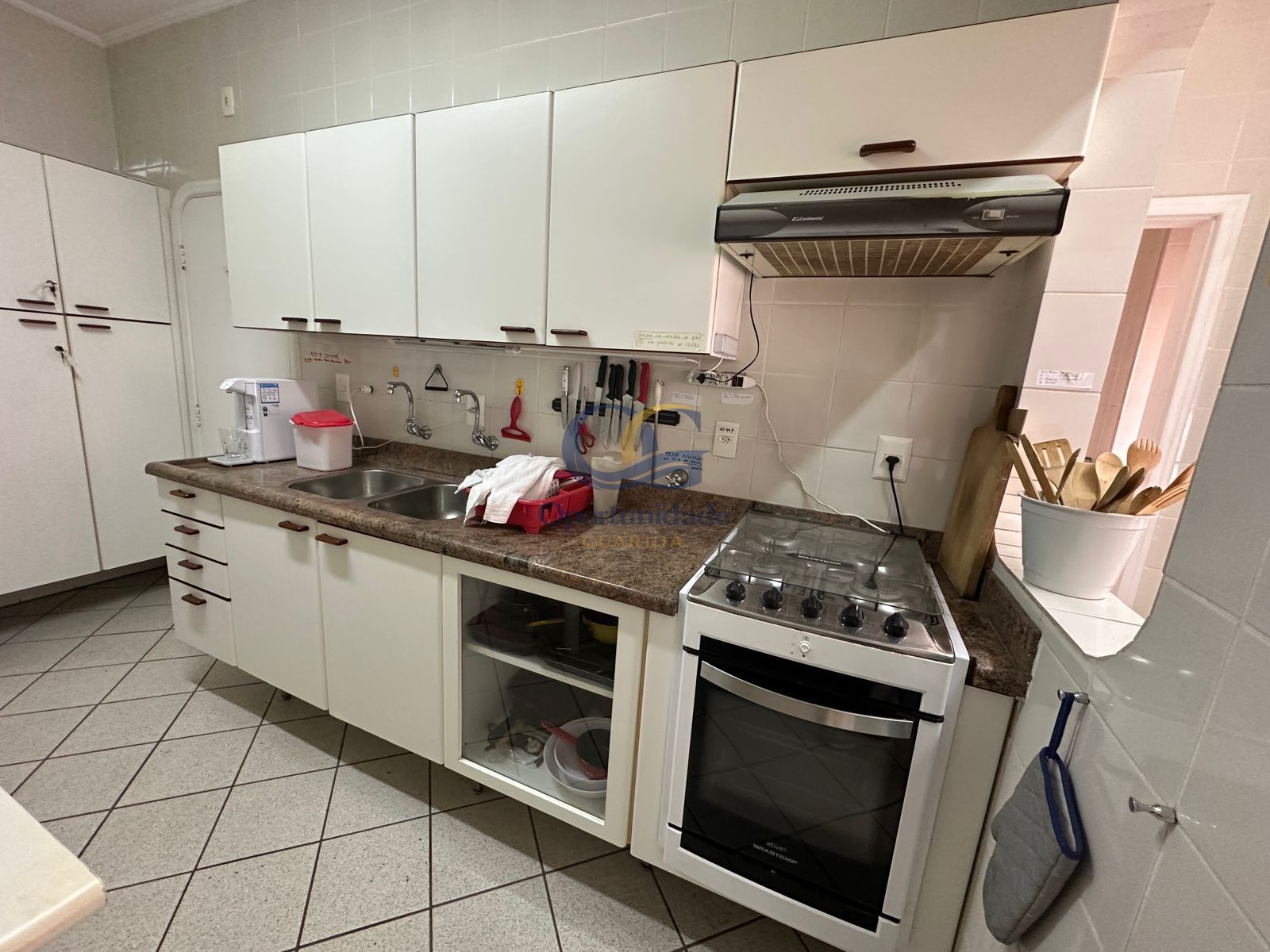 Apartamento na Praia das Pitangueiras, Guarujá - SP