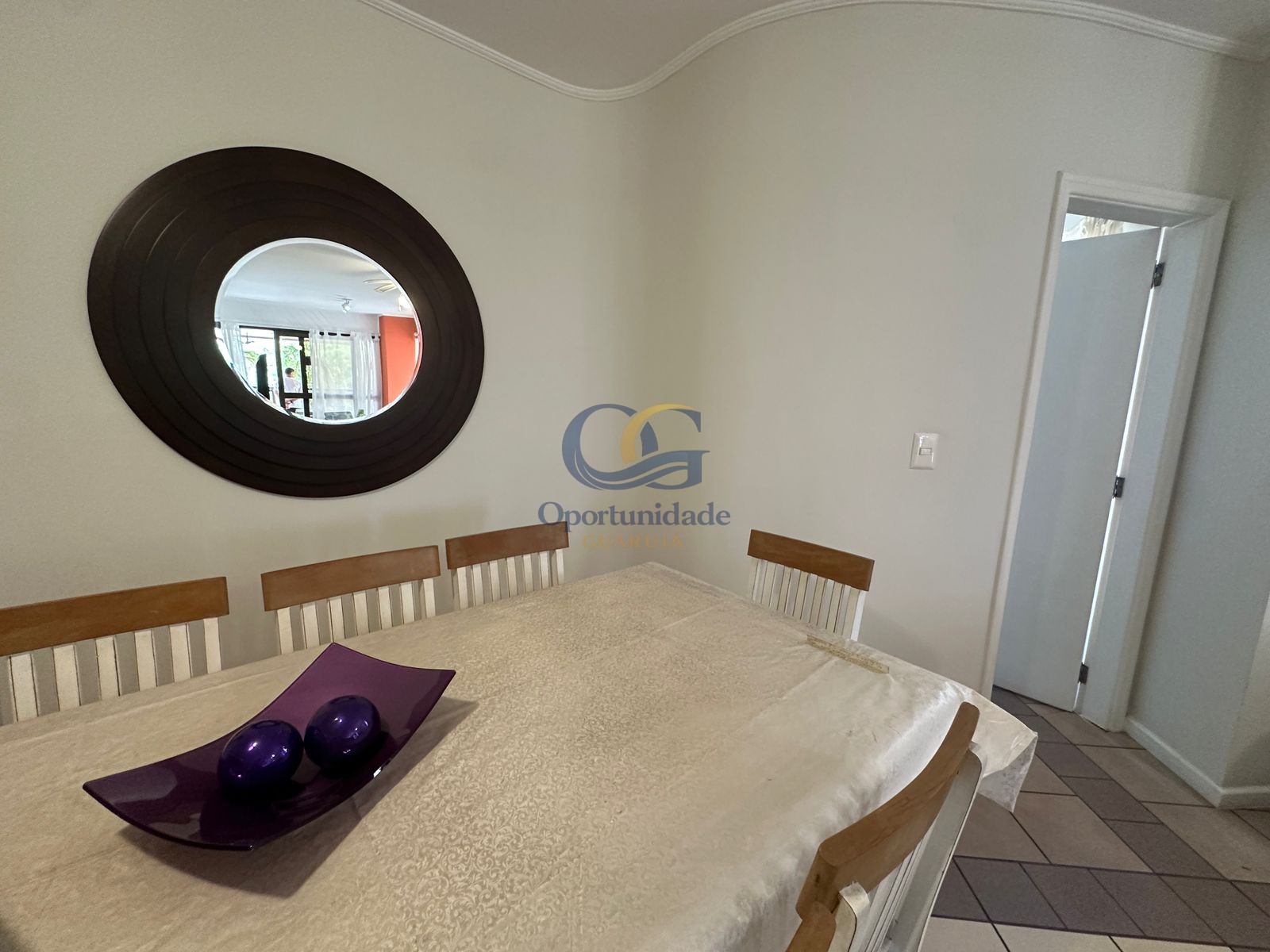 Apartamento na Praia das Pitangueiras, Guarujá - SP