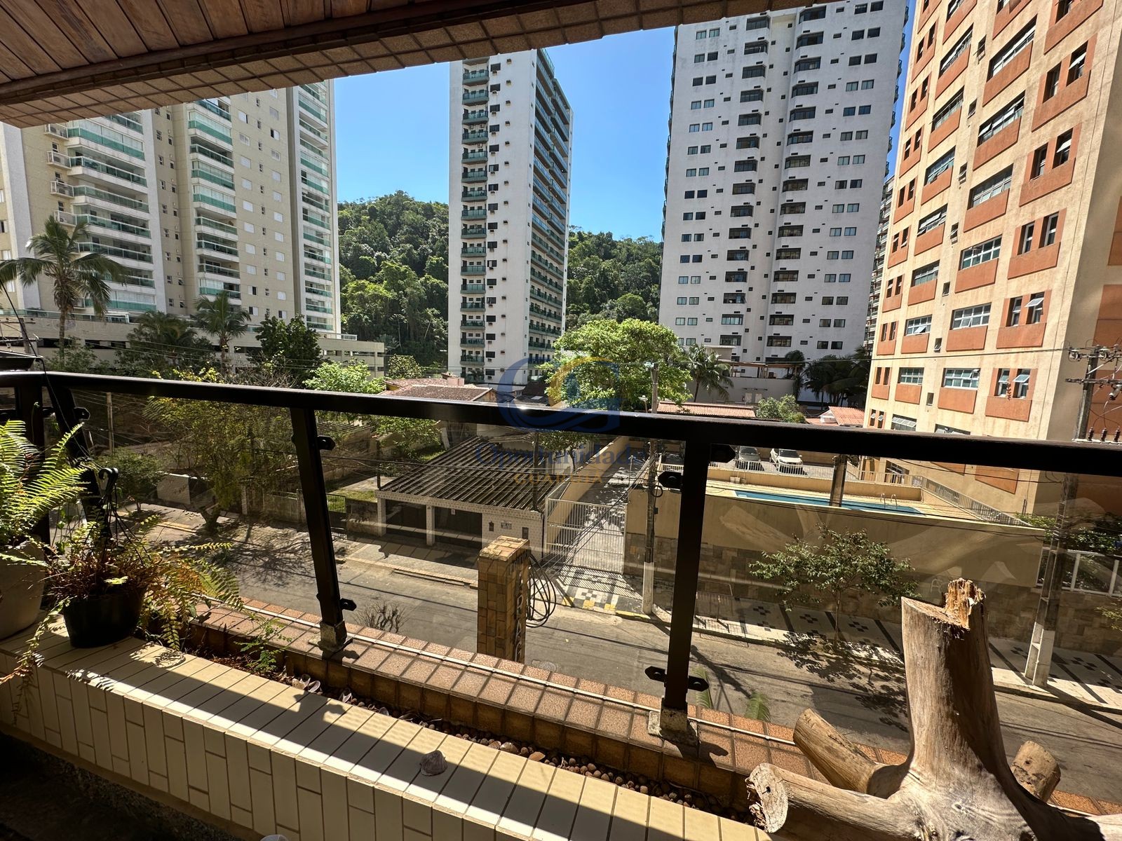 Apartamento na Praia das Pitangueiras, Guarujá - SP