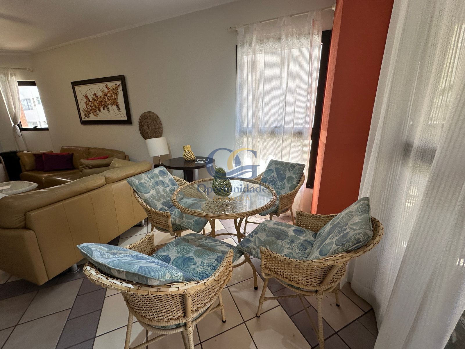 Apartamento na Praia das Pitangueiras, Guarujá - SP