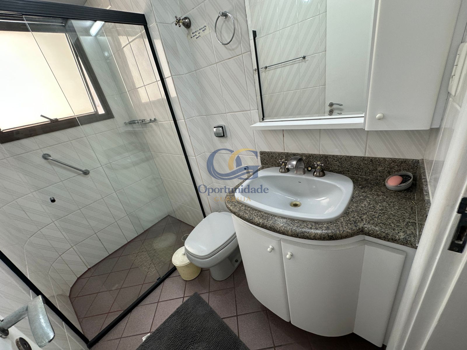 Apartamento na Praia das Pitangueiras, Guarujá - SP