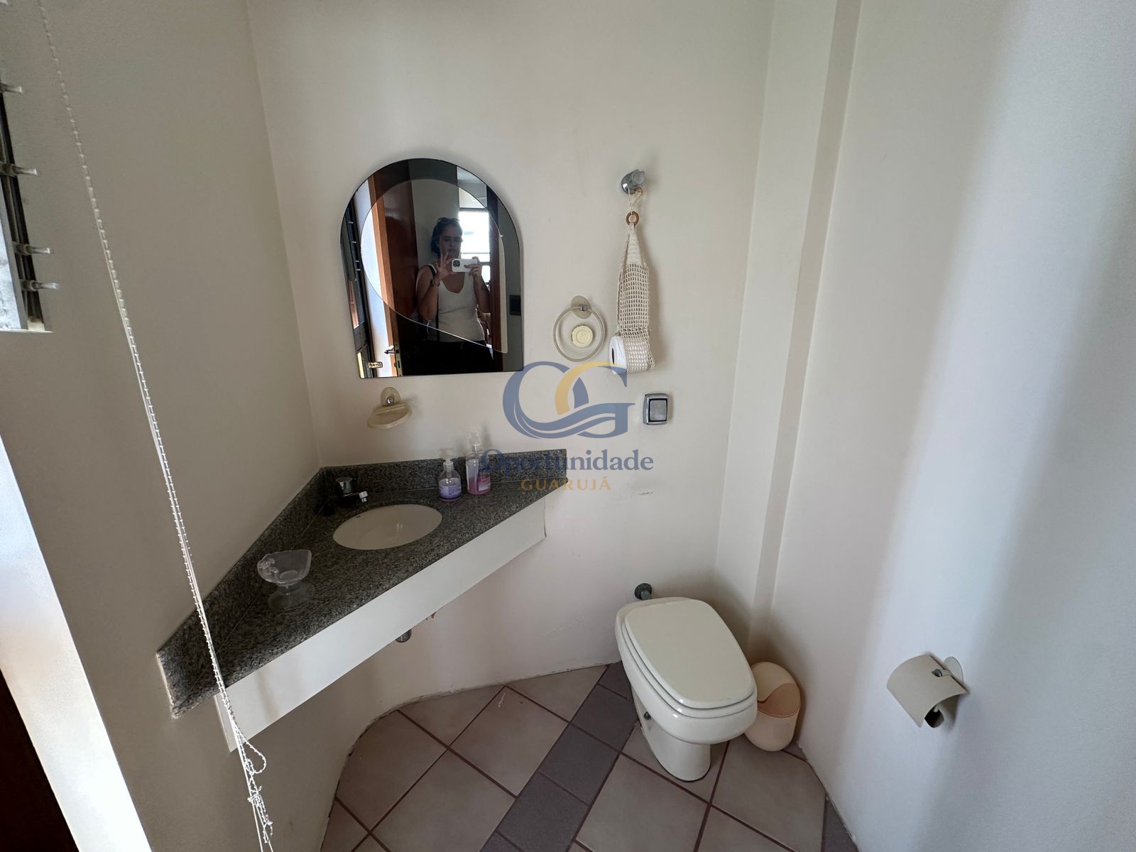 Apartamento na Praia das Pitangueiras, Guarujá - SP