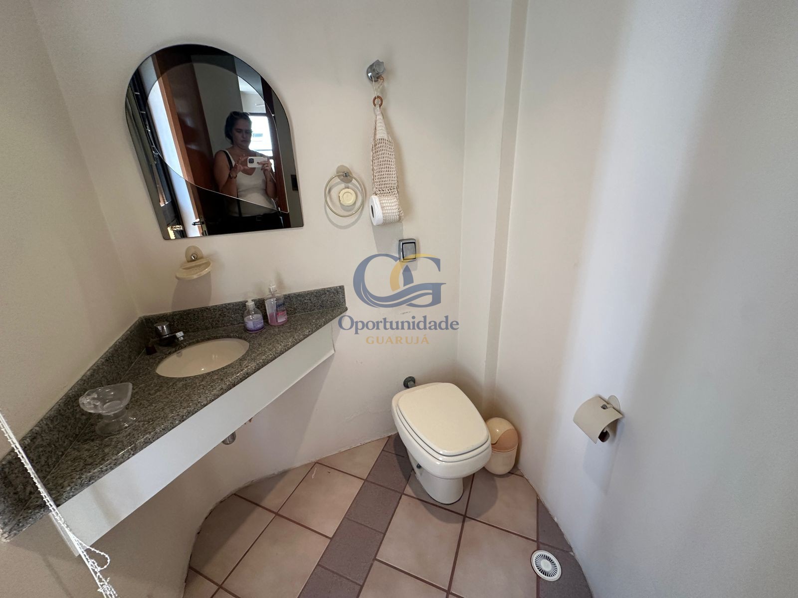 Apartamento na Praia das Pitangueiras, Guarujá - SP