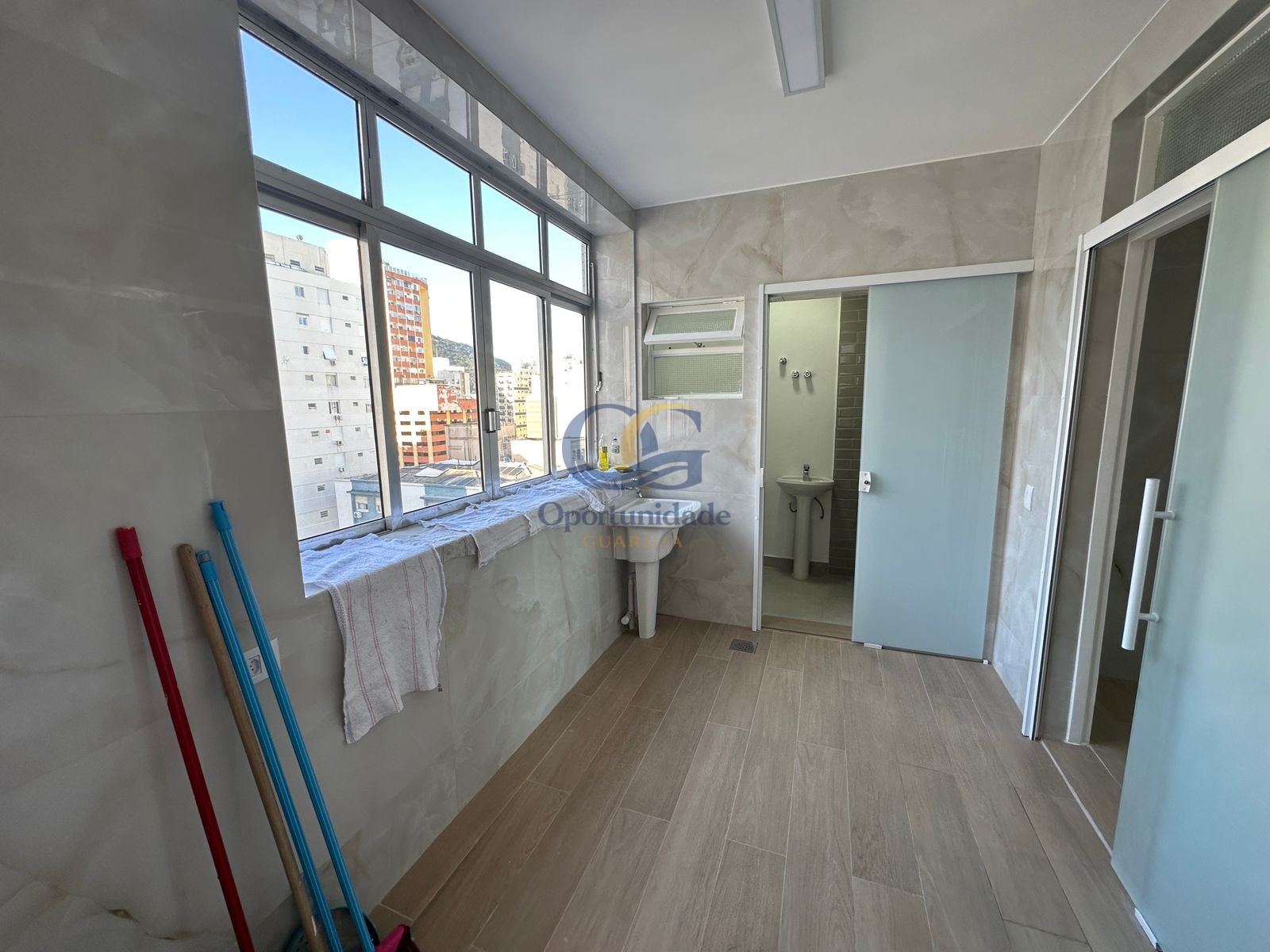 Apartamento Frente ao Mar nas Pitangueiras, Guarujá - SP