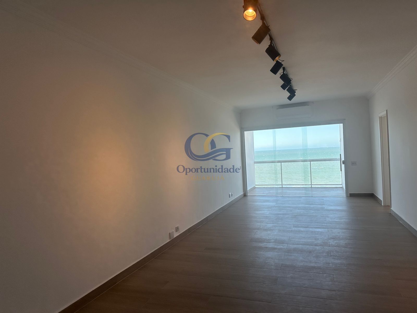 Apartamento Frente ao Mar nas Pitangueiras, Guarujá - SP