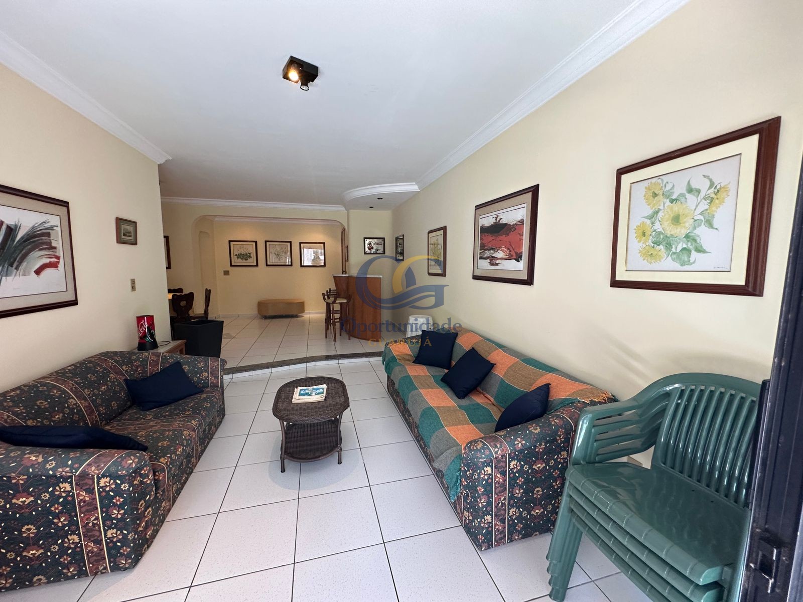Apartamento na Praia das Pitangueiras, Guarujá - SP