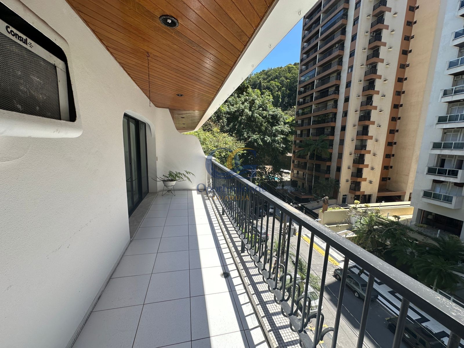 Apartamento na Praia das Pitangueiras, Guarujá - SP
