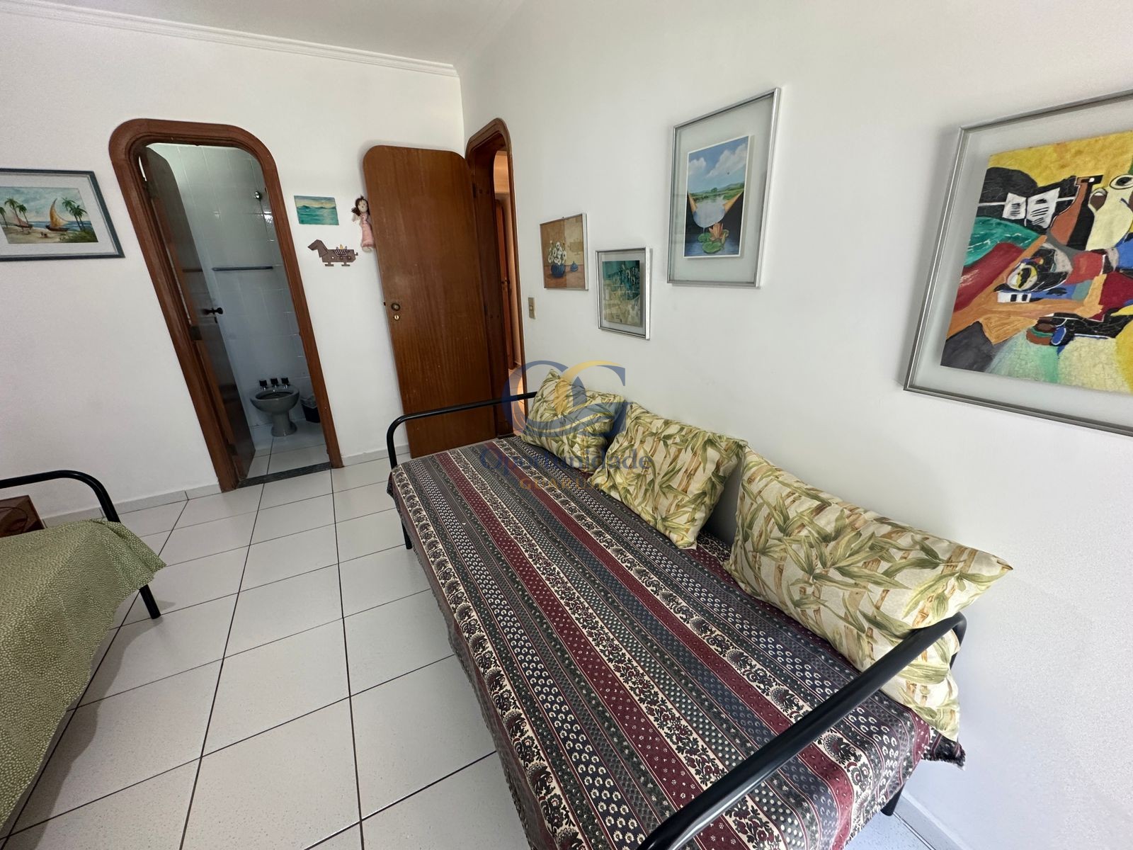 Apartamento na Praia das Pitangueiras, Guarujá - SP